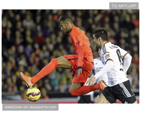 维尼修斯细腻停球后强势加速：足球场上的速度与技巧之王