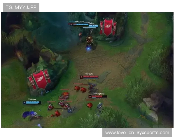 LPL野辅联动绕后开团瞬间完成秒杀