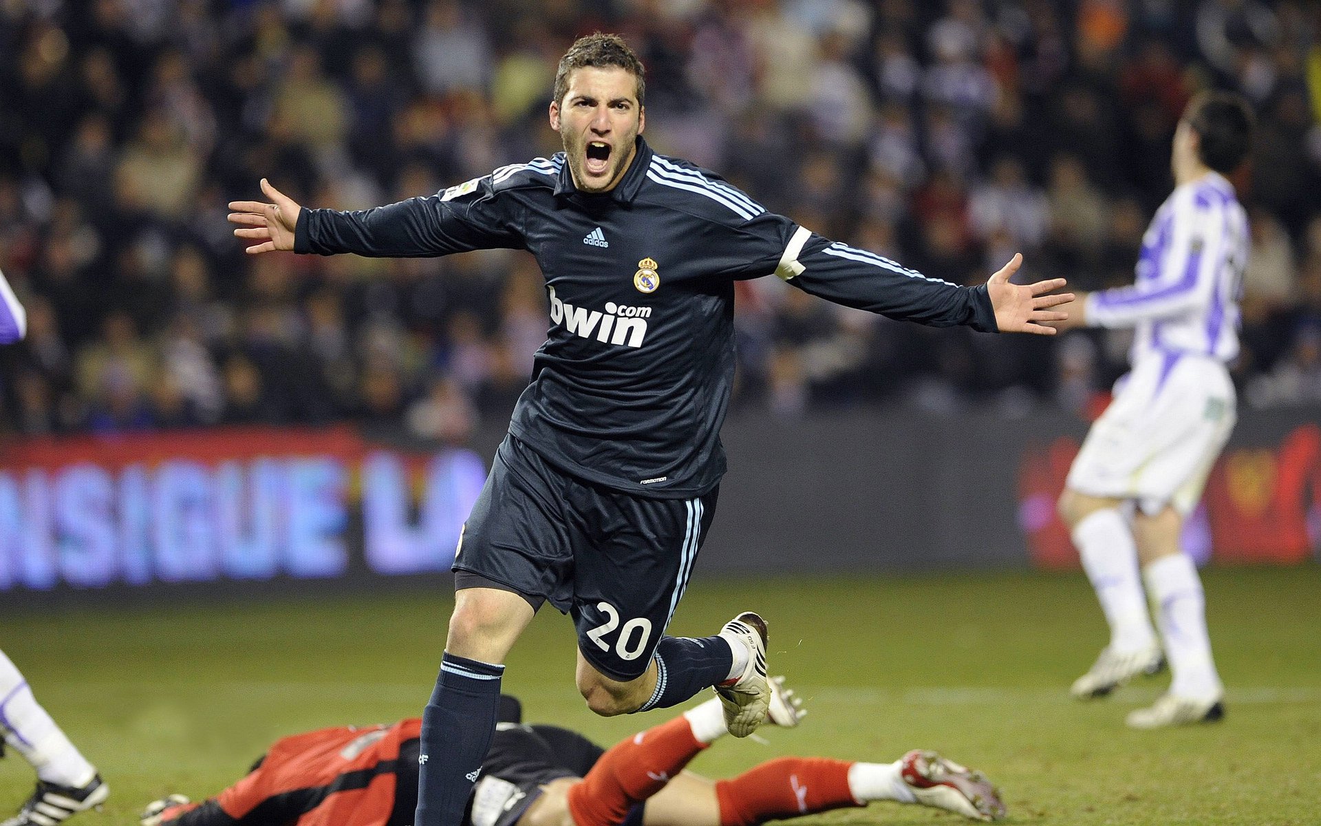 国际青少年滑雪发展赛道分站赛 孩子们在雪道上越滑越稳